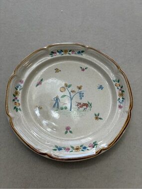 Cream Floral Farmhouse Desert  Plate with Pastoral Motif